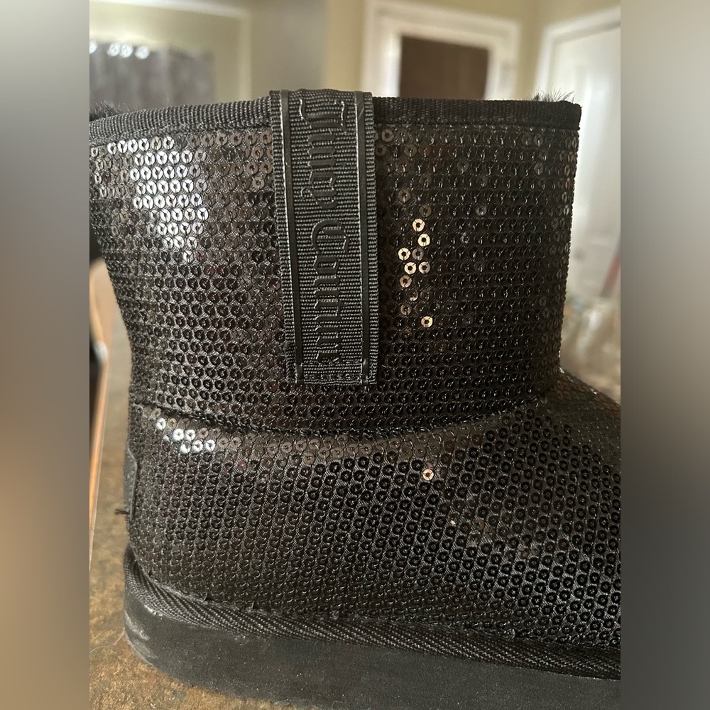 Juicy couture boots size 7